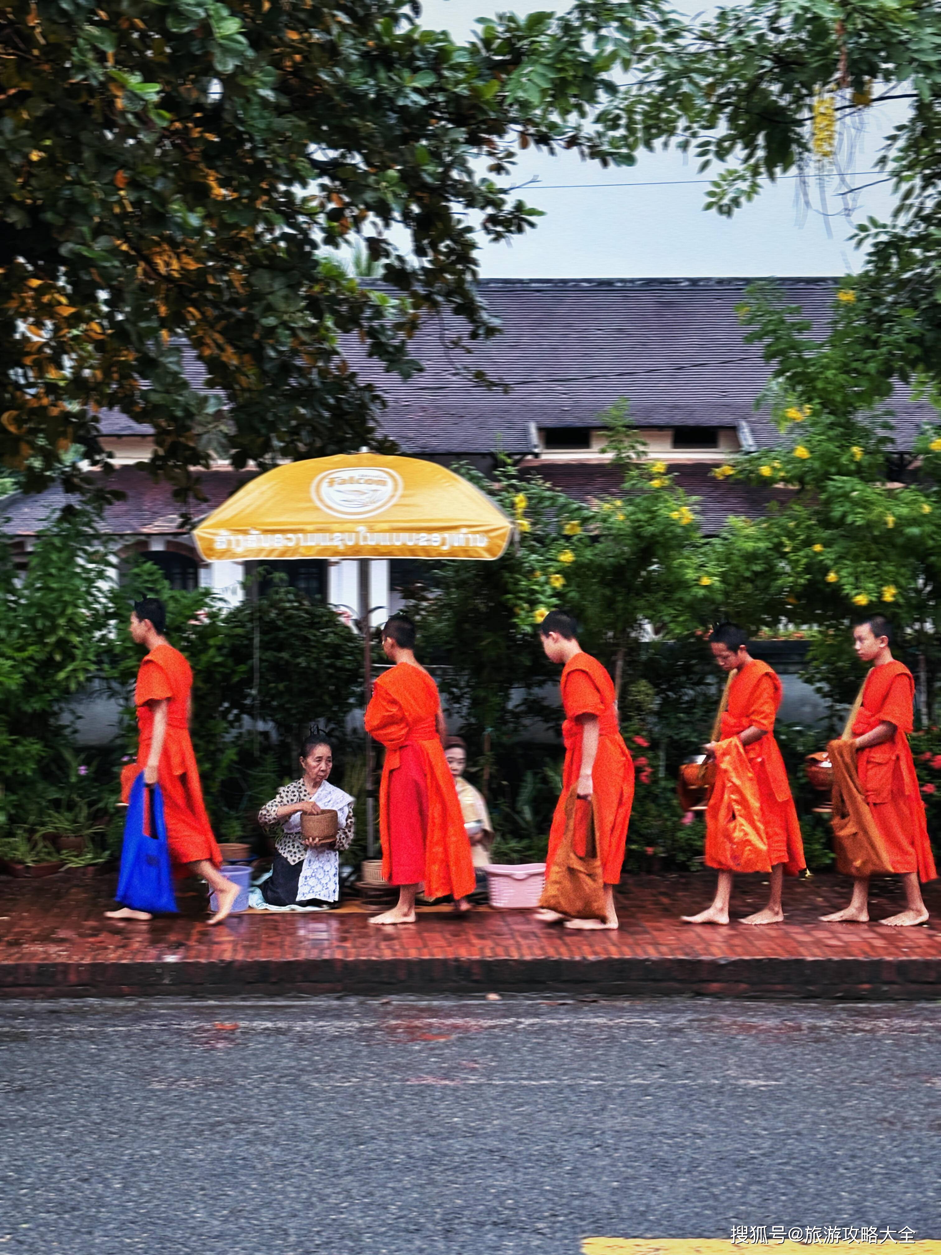 老挝5天4晚跟团攻略:费用明细+行程亮点+住宿推荐(避坑指南)(图2) 老挝5天4晚跟团攻略:费用明细+行程亮点+住宿推荐(避坑指南)(图2)